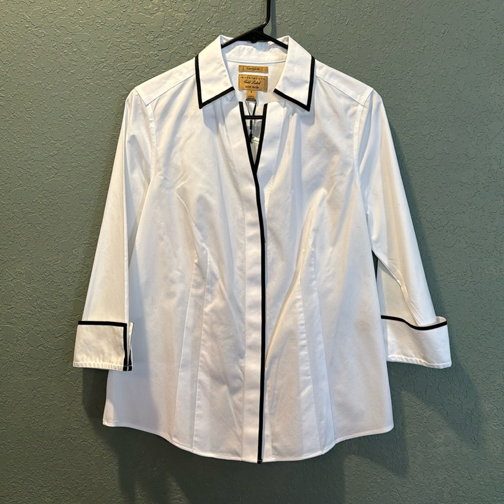 Crisp White Blouse with Black Trim - size 6 - Non-Iron - Gold Label Collection